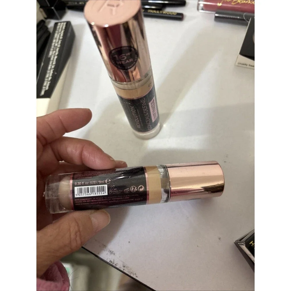Makeup Revolution Beauty Conceal & Define Infinite Concealer XL, C6 LONG LASTING